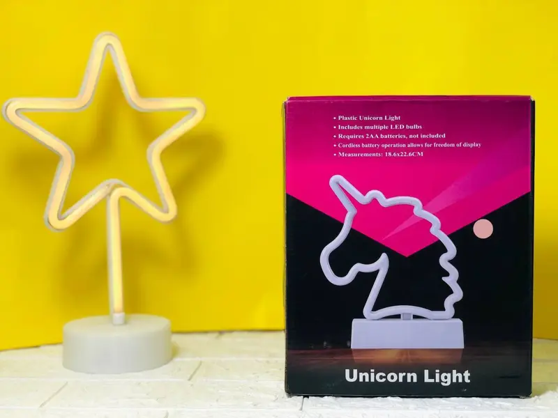 أباجورة الحصان الفني المضيئة باللون الأزرق