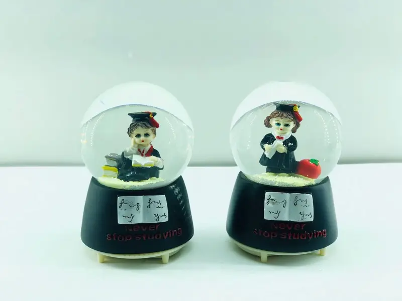 بلّورة التخرج الموسيقية المتحرّكة بالبطارية، تصميمان مميزان