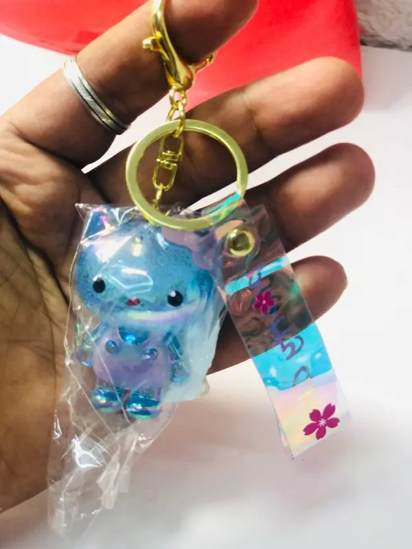 ميدالية القط الساحرة، بتصميم فريد وألوان جذابة