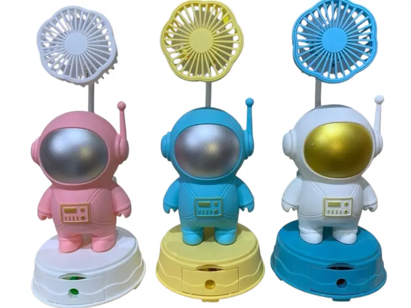 مروحة يدوية USB بتصميم رائد فضاء