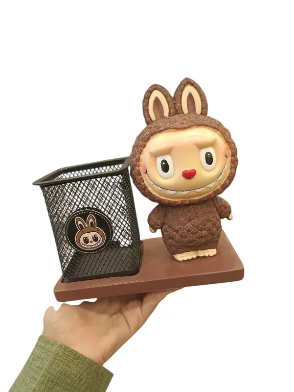 منظم "لابوبو" المكتبي المعدني بتصميمه اللطيف