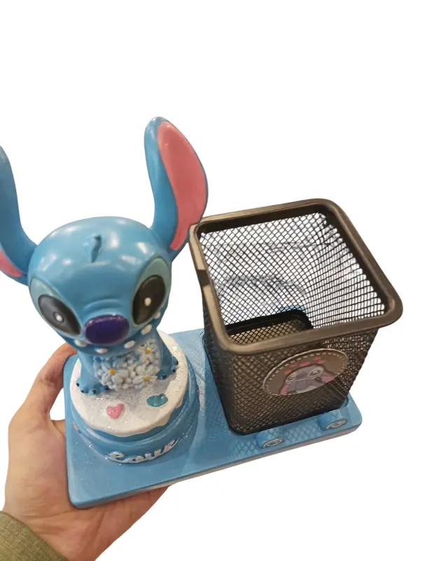 منظم "ستيتش فن" المكتبي المعدني بتصميمه اللطيف