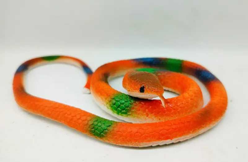 ثعبان المزاح الواقعي، 65 سم من المرح والإثارة