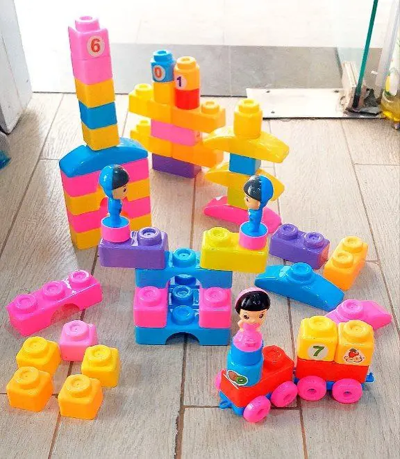 شنطة المكعبات، عالم من البناء والإبداع