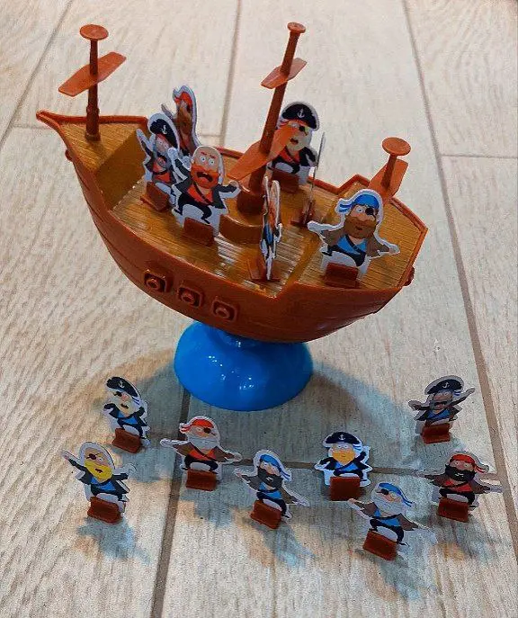 لعبة التوازن والتحدي: قارب القراصنة