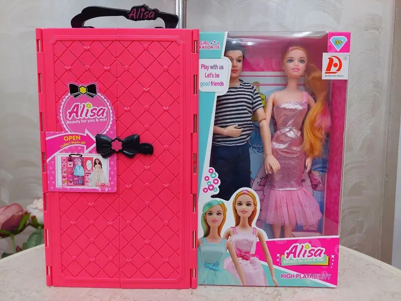 مجموعة دولاب العرائس المتنقل مع دمية ولد وبنت