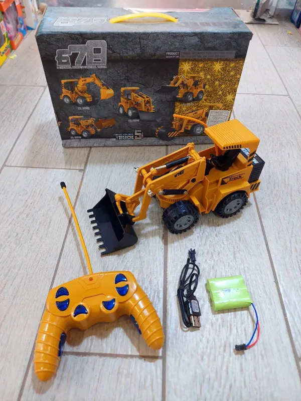 لعبة البلدوزر التي تعمل بالتحكم عن بعد وقابلة للشحن