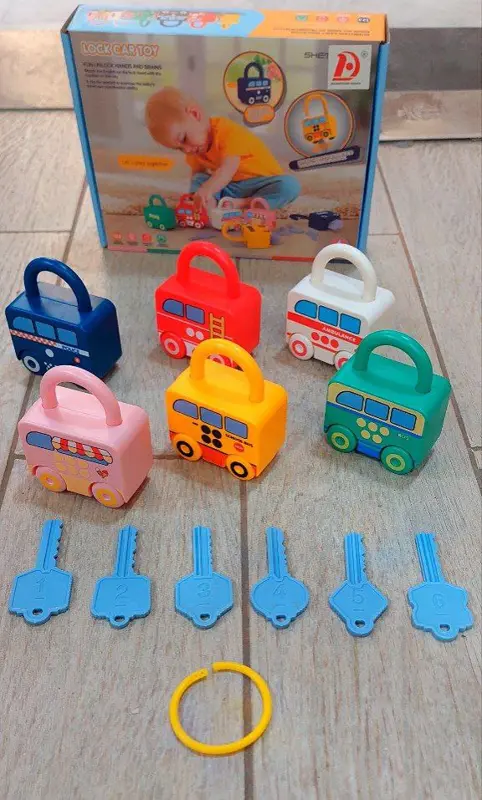 مجموعة أقفال ومفاتيح الألوان والأشكال التعليمية