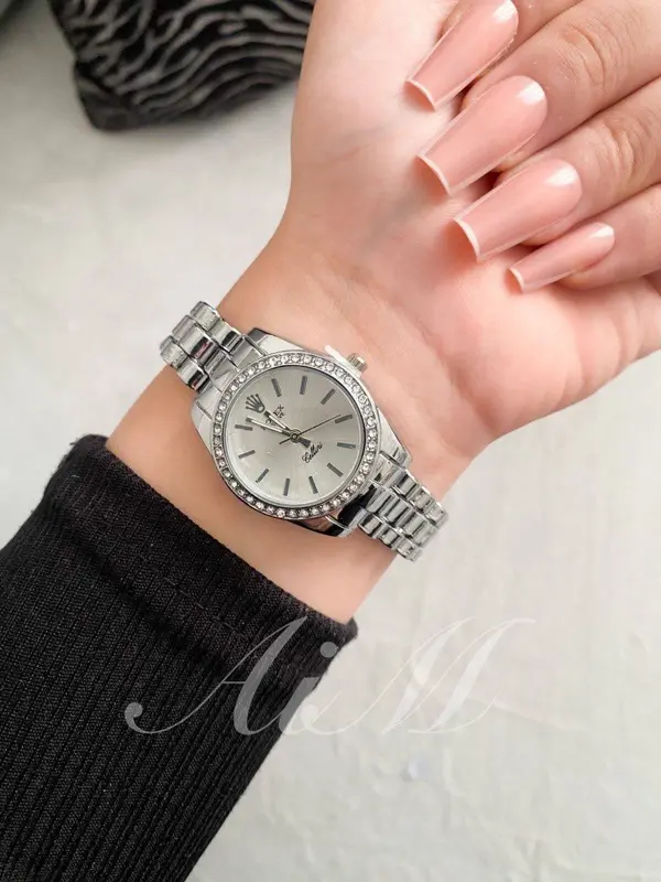 ساعة روليكس النسائية بتصميم معدني مزدوج اللون