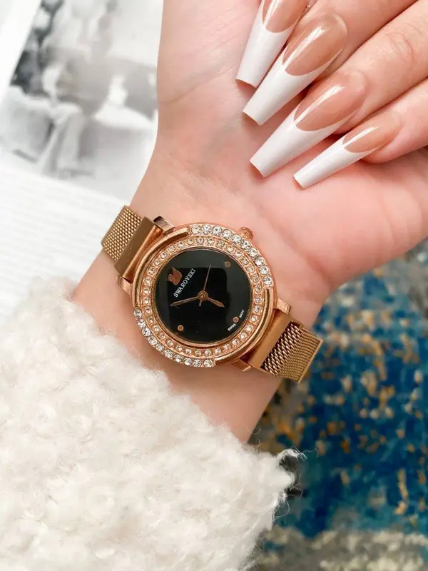 ساعة نوفا النسائية بتصميم أنيق وحزام مغناطيسي