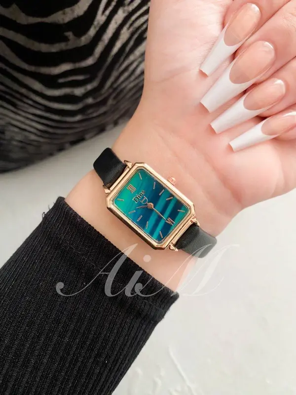 ساعة جالا النسائية بسوار جلد