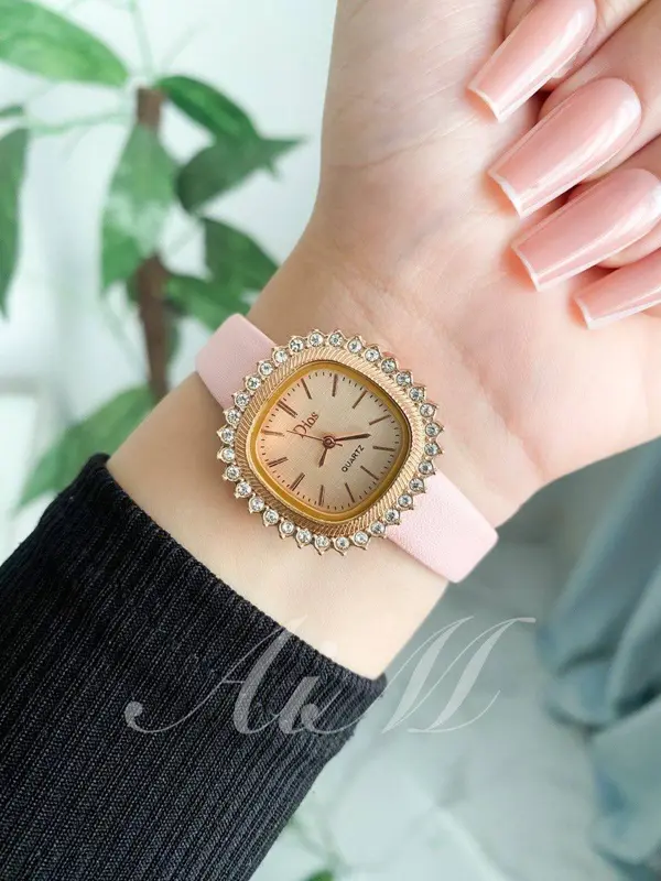 ساعة نيلينا النسائية بسوار جلد