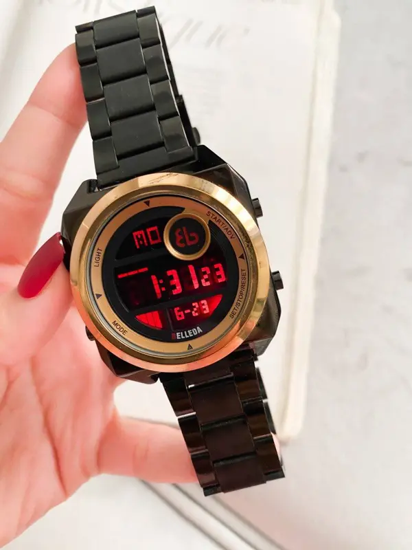 ساعة سفن فرايداي إمباير معدن رقمية