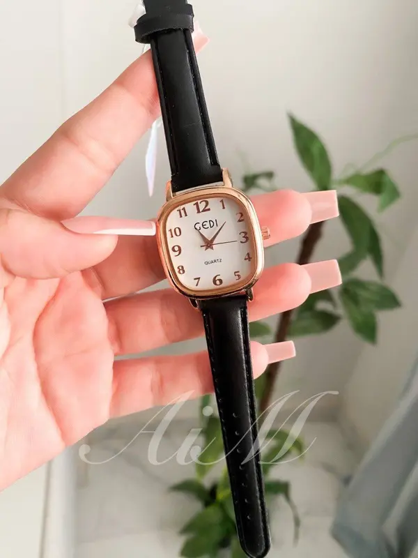 ساعة يد جلد حمراء بتصميم قلب حريمي