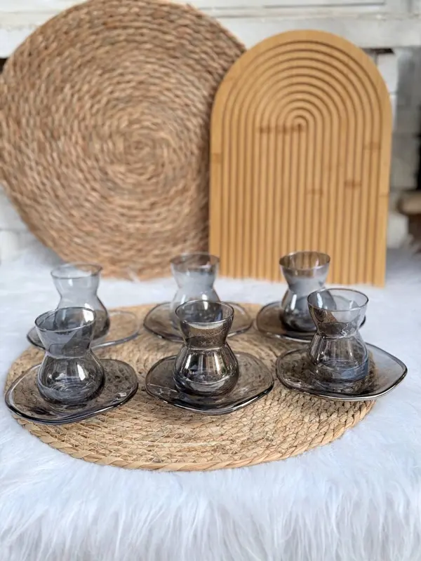 طقم الشاي الزجاجي "سموك جلاس" بتصميم عصري وألوان فاميه 12 قطعة