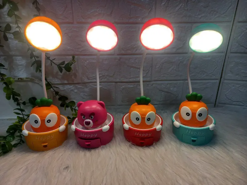 مصباح المكتب الكرتوني السحري متعدد الوظائف (الجزر والدب)