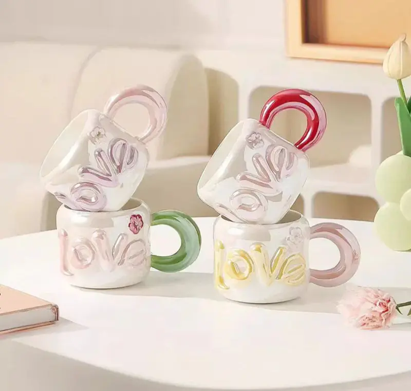 مج "الحب ثلاثي الأبعاد" مع مقبض ملون