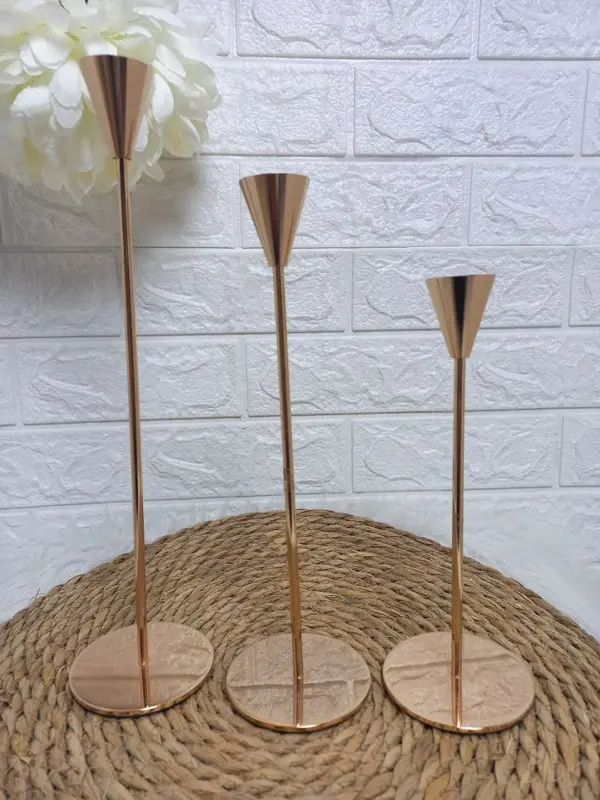 طقم شمعدانات "الجمال السادة" بتصميم عصري