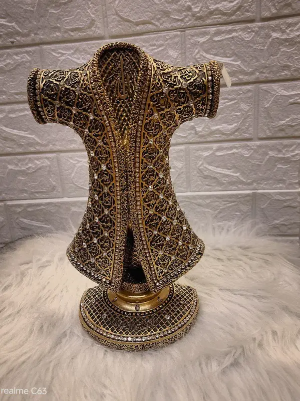 مجسم "روح الأصالة" الفني على هيئة قفطان عثماني بنقوش إسلامية