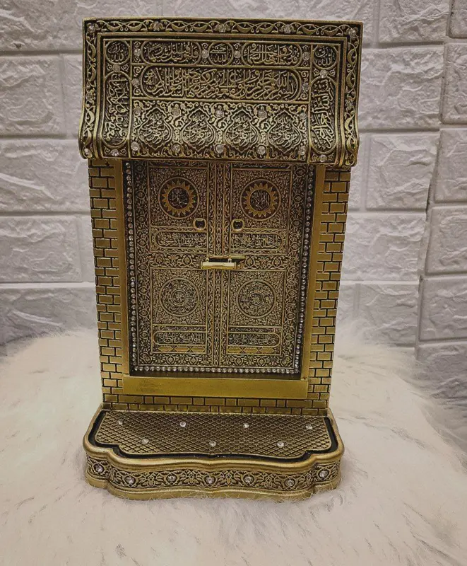 تحفة "باب الإيمان" الفنية المستوحاة من أبواب الكعبة المشرفة