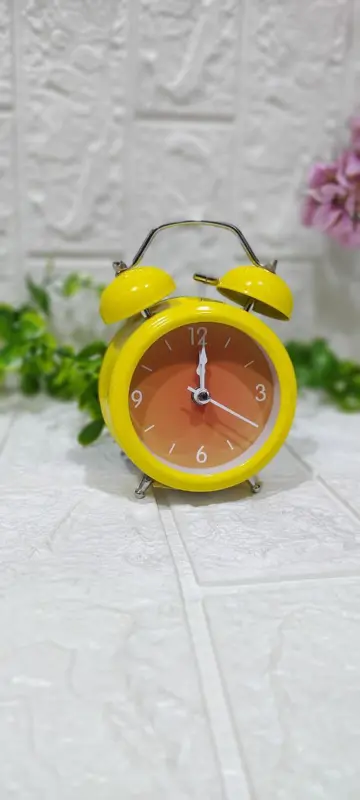 منبه "الزخرفة الفنية" المعدني بتصميم كلاسيكي ونقوش أنيقة