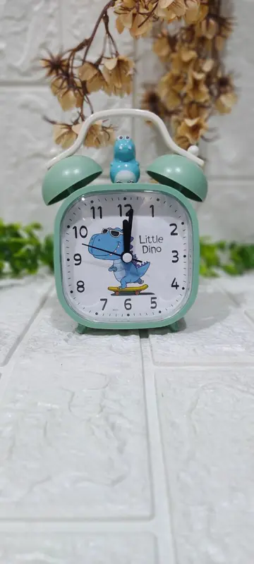 منبه "الحنين الكبير" بتصميم كلاسيكي ولون جذاب