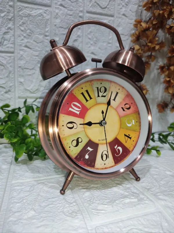 منبه "الزمن العظيم" المعدني بتصميم كلاسيكي وحجم جامبو