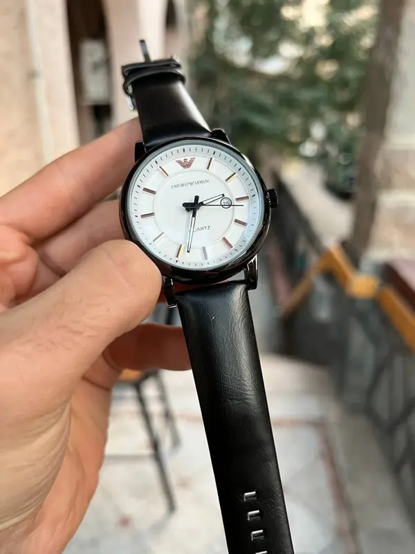 ساعة "اللمسة المعدنية" الرجالية بتصميم كلاسيكي وميناء رياضي