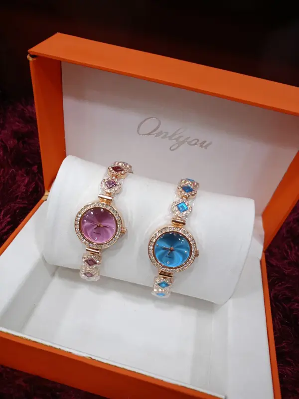 ساعة "الرقي الأبدي" الحريمي بتصميم معدني أنيق ولون ثابت