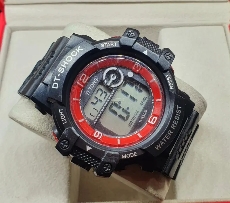 الساعة الرقمية المتعددة الوظائف بتصميمها العملي وميزاتها الكاملة