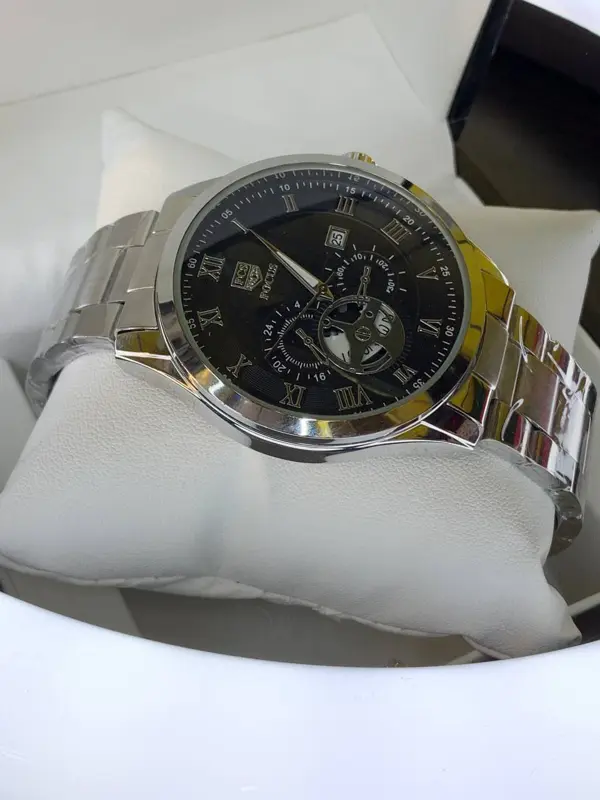 ساعة "FOCUS" الرجالية بتصميمها الفريد من نوعه ولونها الذهبي الفاخر