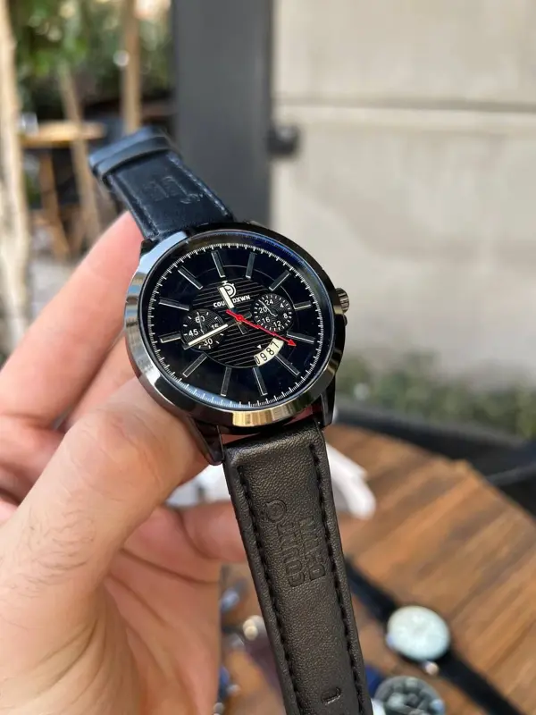 الساعة الرجالية الجلدية الكلاسيكية بمظهرها الأنيق وميزة عرض التاريخ