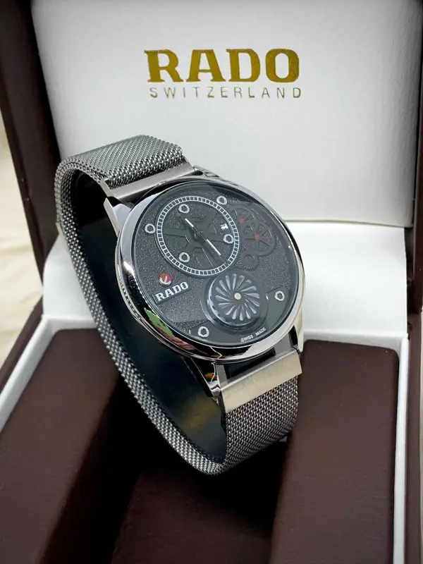 ساعة "RADO" الأنيقة بتصميمها المعدني المغناطيسي وألوانها المميزة