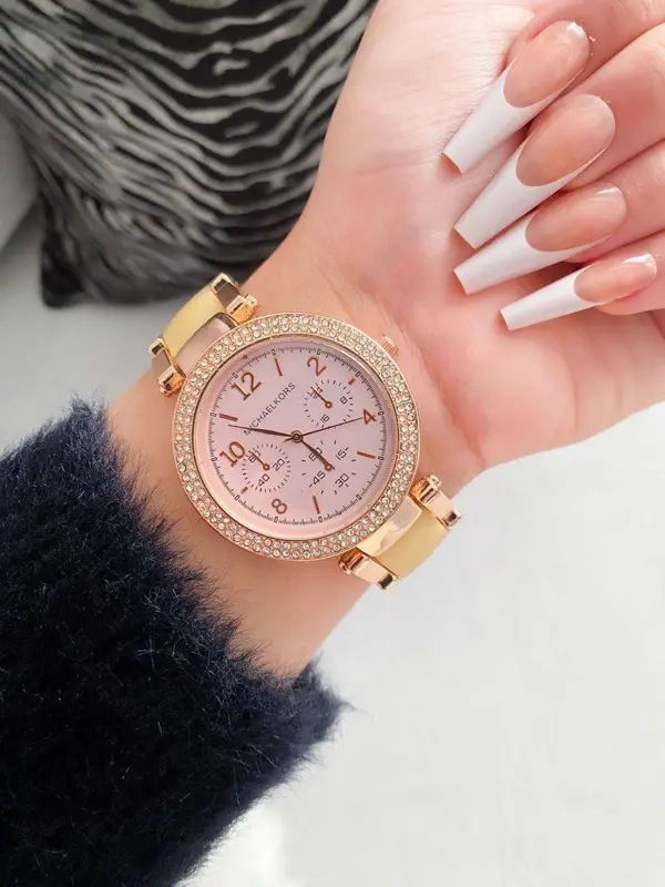 ساعة "ألترا" الحريمي المعدنية بتصميمها الأنيق