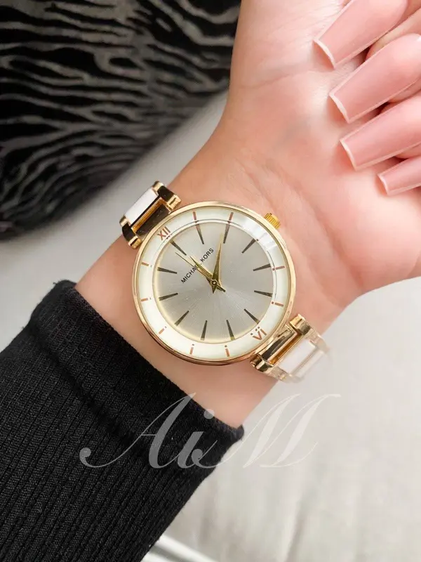 ساعة "لونا" النسائية بلمستها الراقية وتصميمها العصري