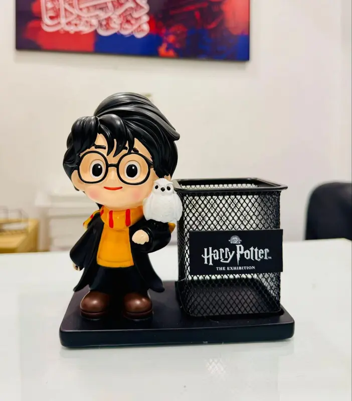 مقلمة مكتب"هوجورتس ماجيك" المعدنية بتصميمها السحري والمجسم