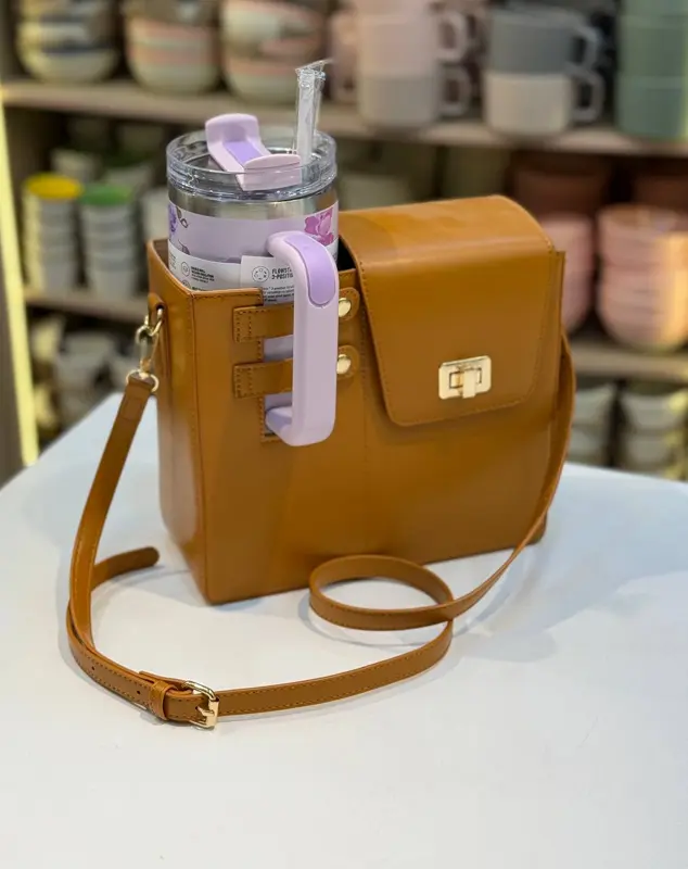 شنطة جلد عصرية بحامل كوب "ستانلي"