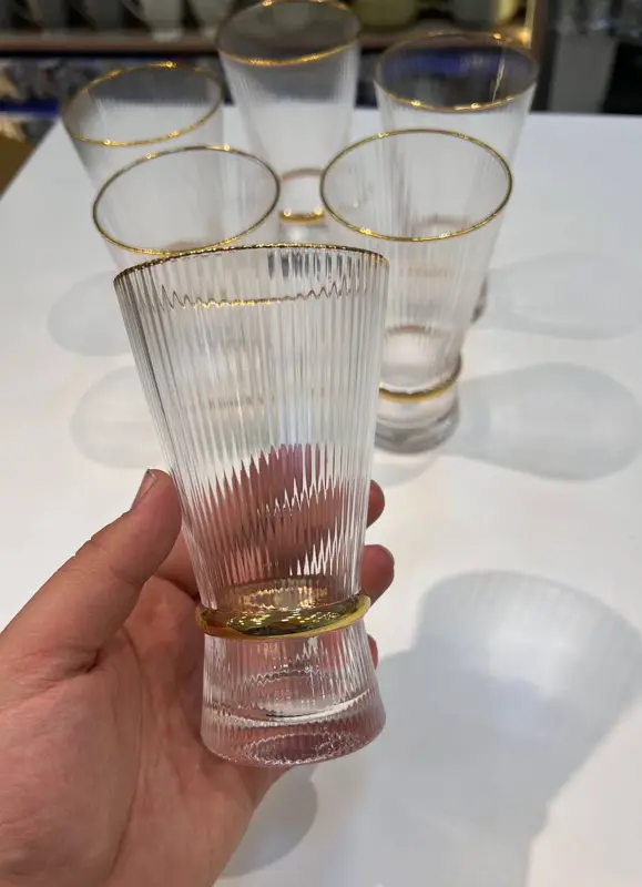 طقم أكواب زجاجية مضلعة بحواف وقاعدة ذهبية 6 قطع