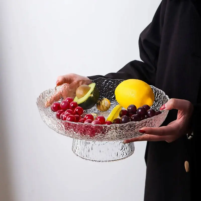 طبق فاكهة زجاجي بقاعدة مزينة باللون الذهبي مقاس 26 سم