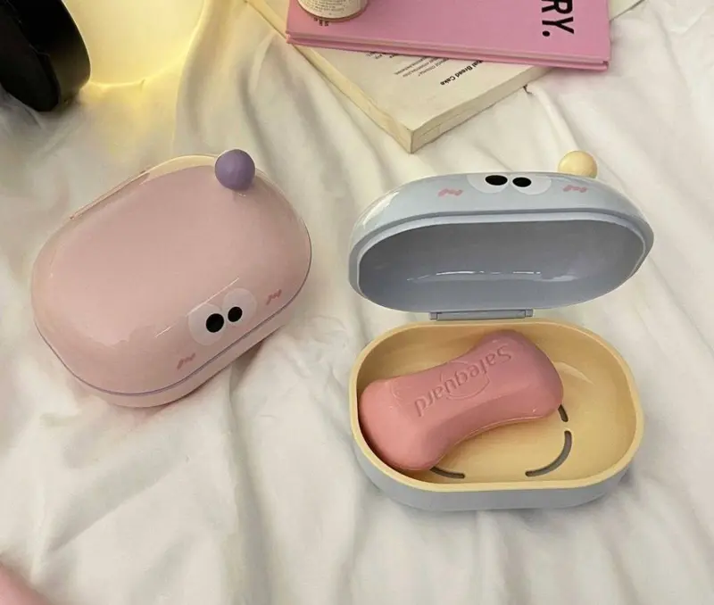 صبانة بلاستيكية بغطاء بتصاميم كرتونية مرحة