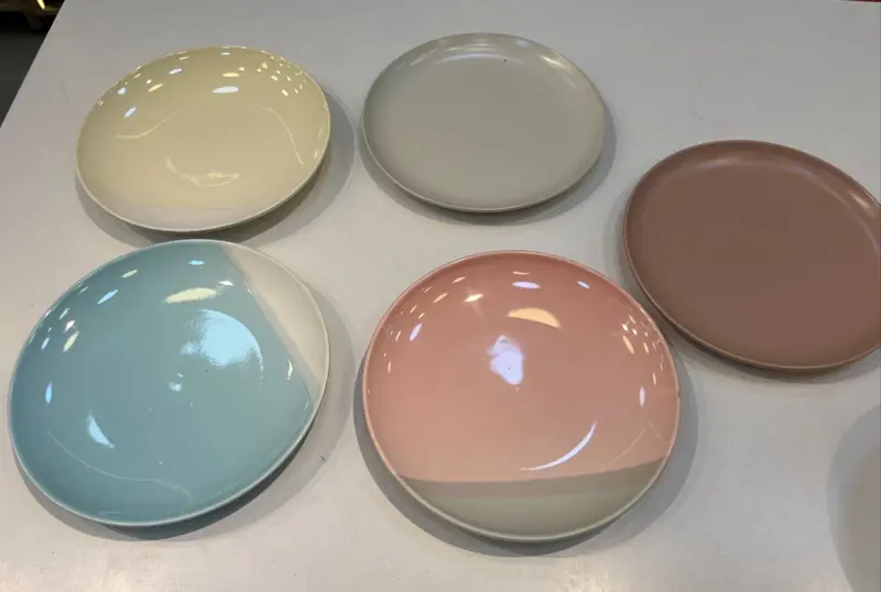 أطباق تقديم بورسلين ملونة (مقاسات متنوعة)