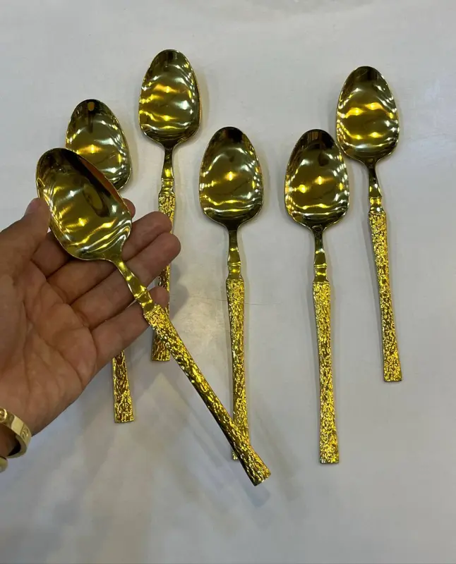 طقم ملاعق طعام 6 قطع كبير (ستانلس استيل مطلي بالذهب بتصميم مزخرف)