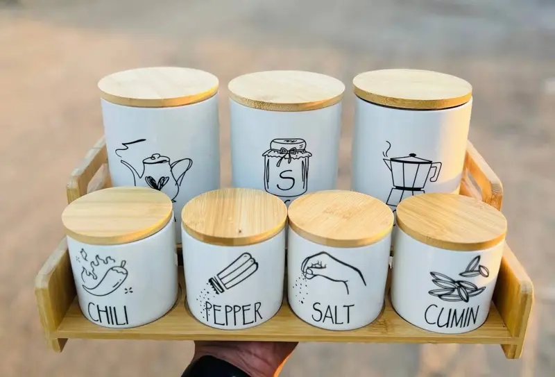 طقم توابل بورسلين 7 قطعة غطاء خشب