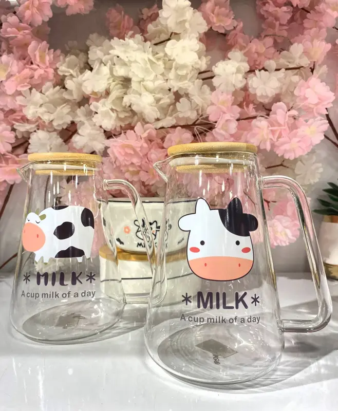 شفشق بايركس زجاجية بتصميم "البقرة" (1 لتر)