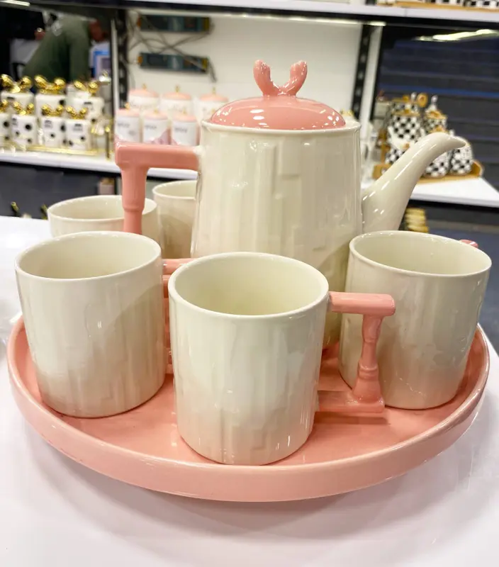 طقم تقديم بورسلين فاخر على صينية دوّارة (8 قطع)