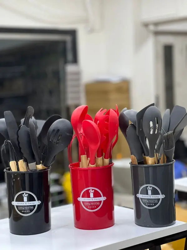 طقم أدوات توزيع سيليكون مع حامل