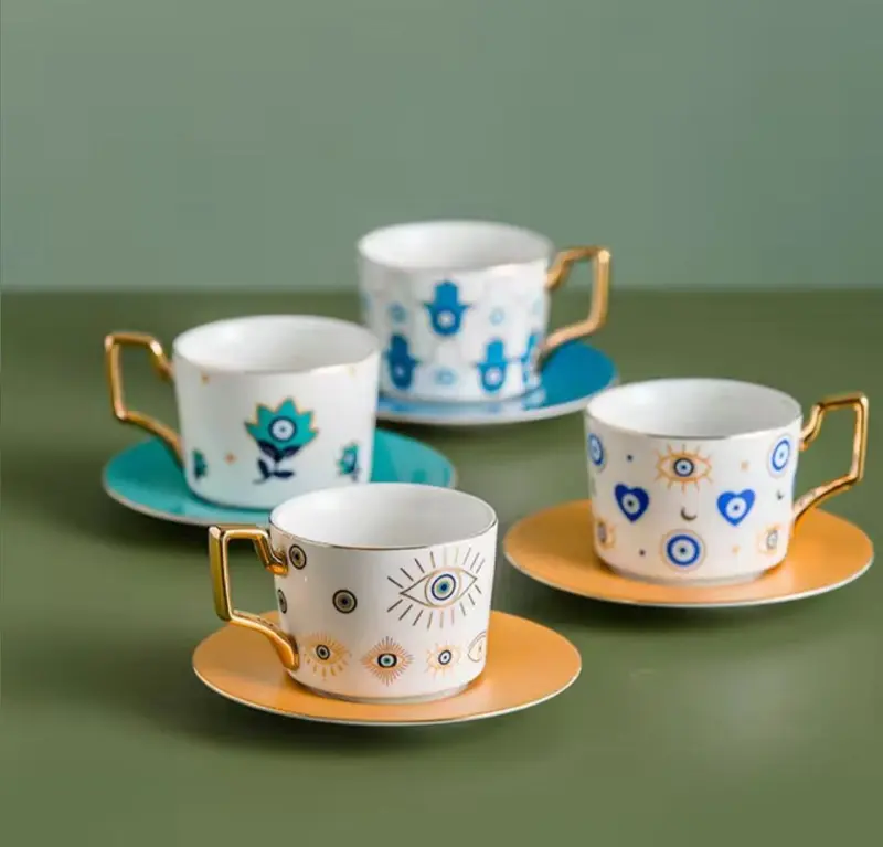 فناجين قهوة وشاي بتصميم عيون