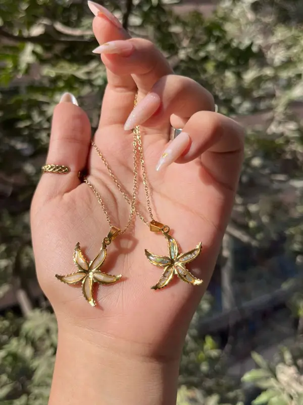 سلسلة متدلية بتصميمات مختلفة