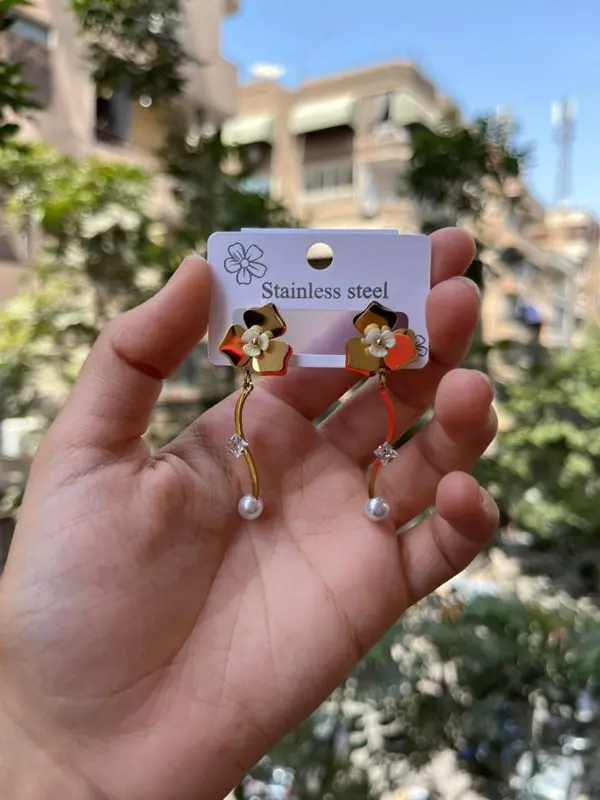 حلق "زهرة الربيع" من "ذا سويت بلوسوم"