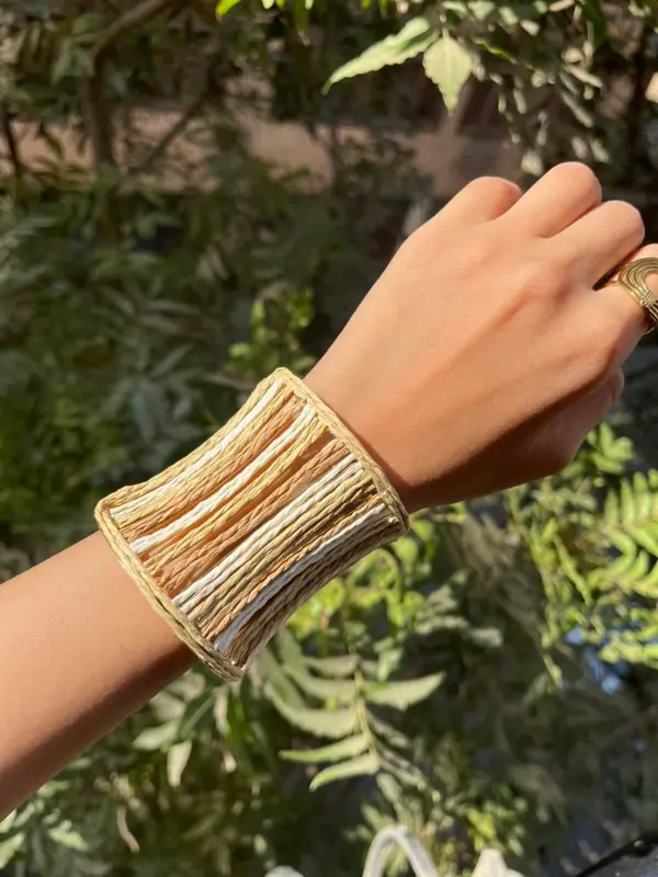 إسورة "المنحنى الفني" من مجموعة الحرف اليدوية